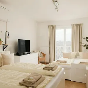 Apartment Zentral Direkt An U-bahn Station, Wien